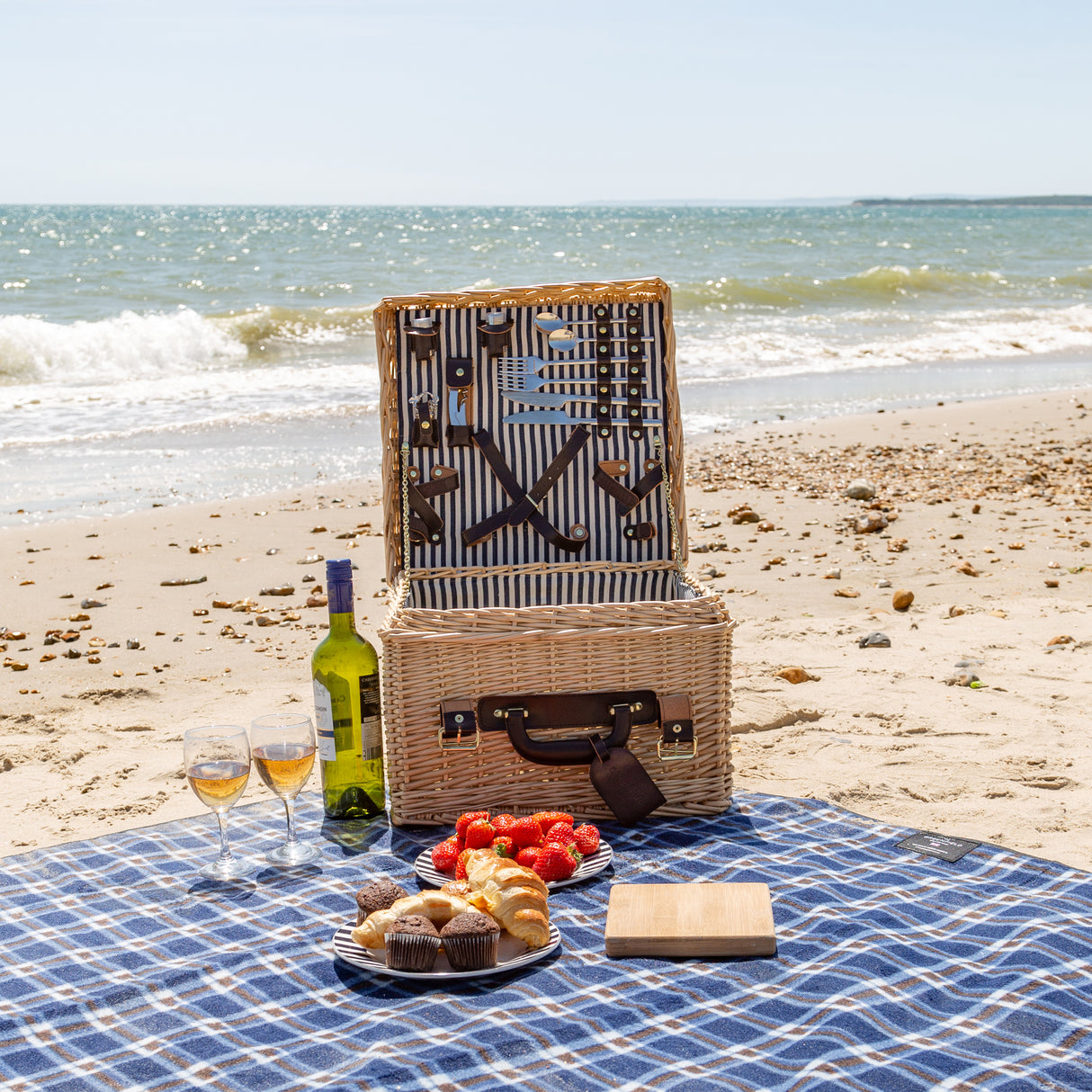 Greenfield Collection Clarendon Willow Picnic Hamper for Two People - The Greenfield Collection