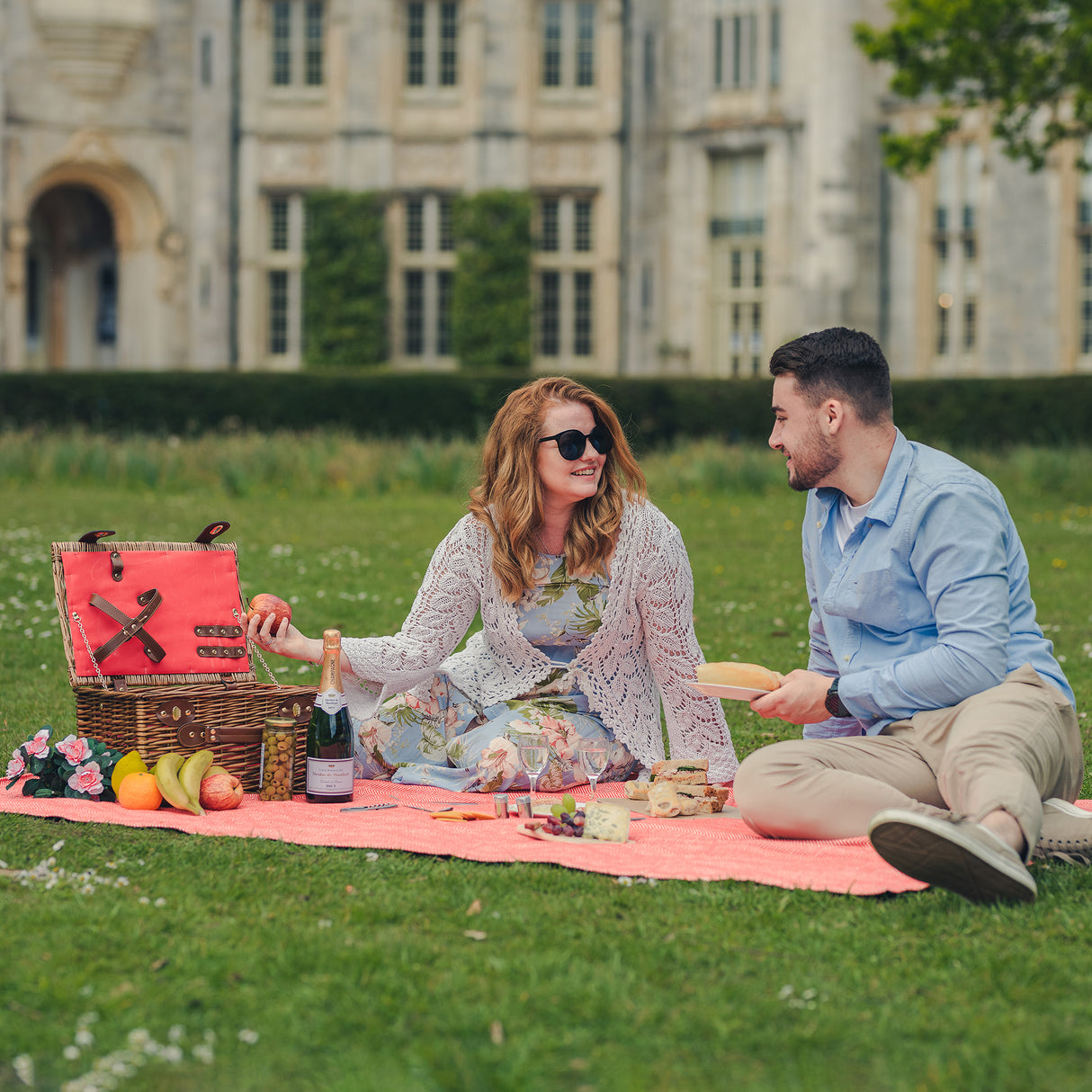 Salisbury Willow Picnic Basket Hamper - The Greenfield Collection