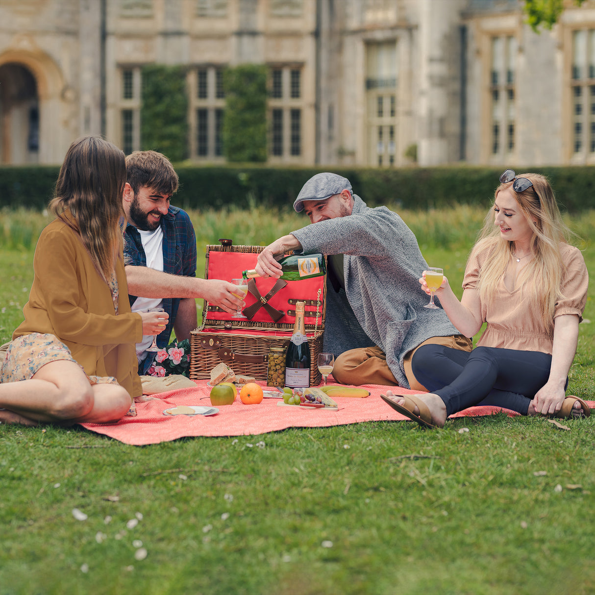 Salisbury Willow Picnic Basket Hamper - The Greenfield Collection