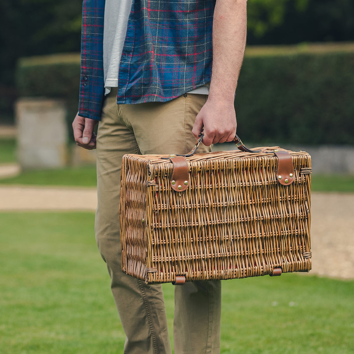 Salisbury Willow Picnic Basket Hamper - The Greenfield Collection