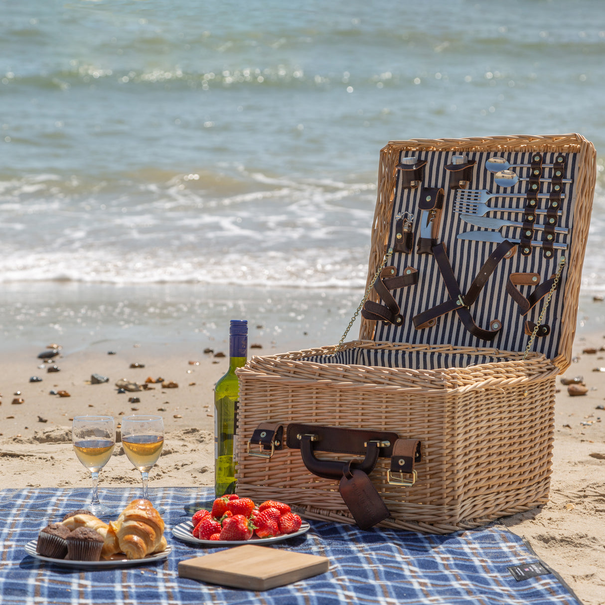 Greenfield Collection Clarendon Willow Picnic Hamper for Two People - The Greenfield Collection